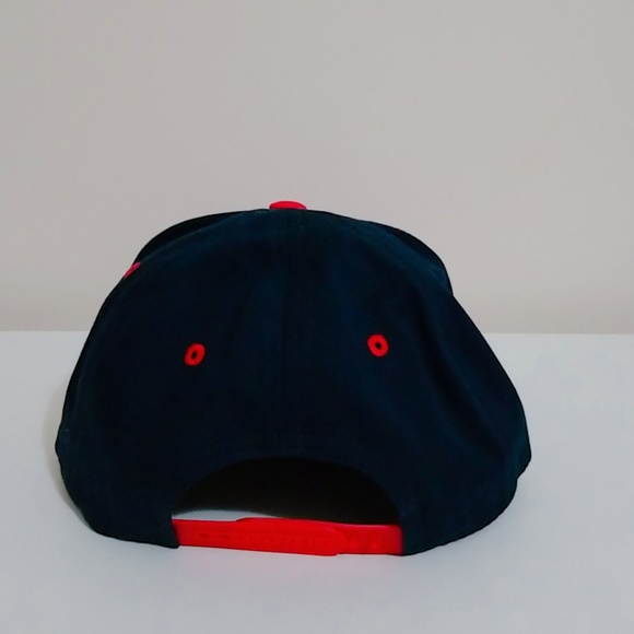 Snapback - Picture 4 of 4